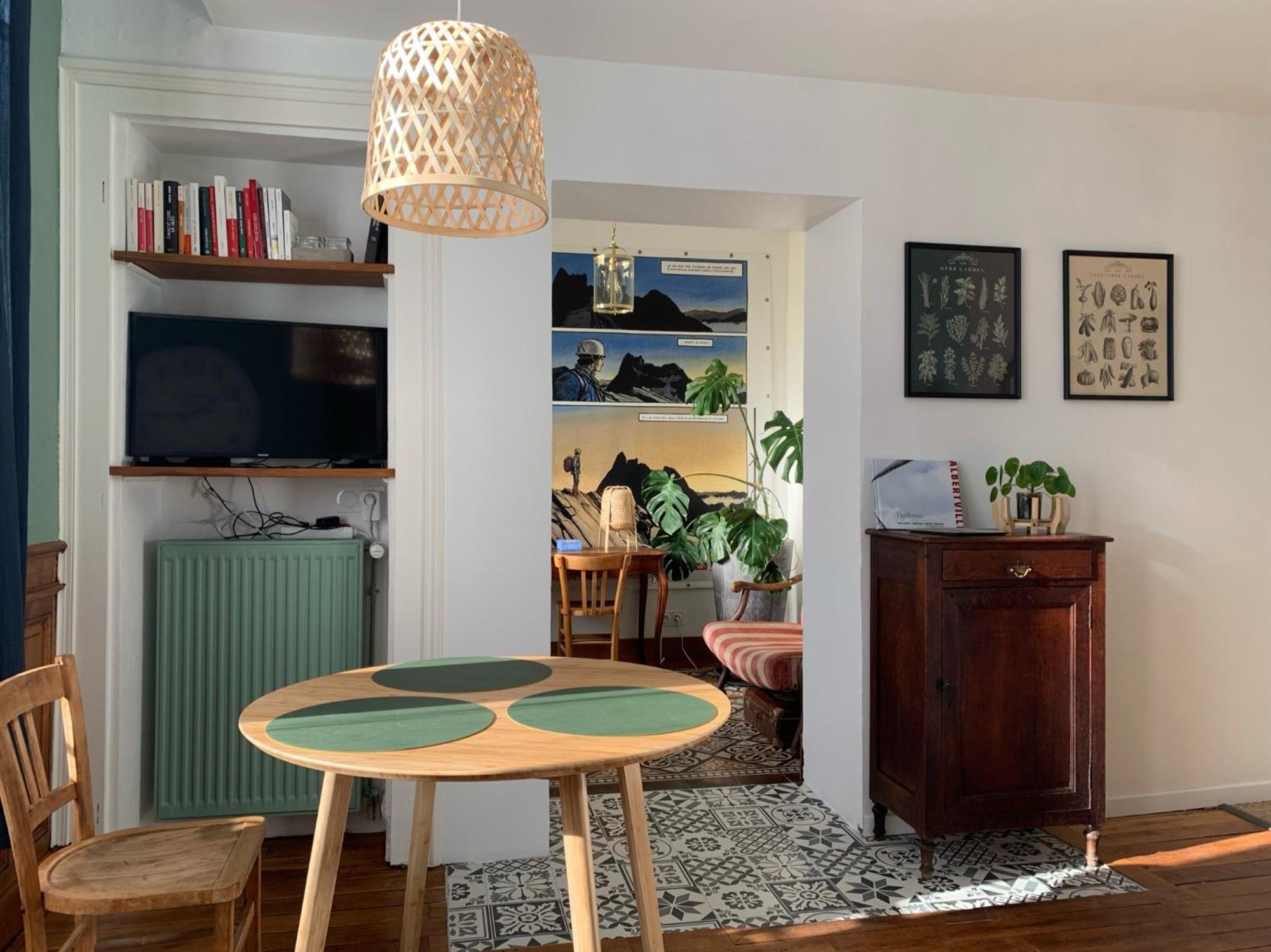 A Deux Pas De La Gare, La Maison Rouge Albertville Bagian luar foto