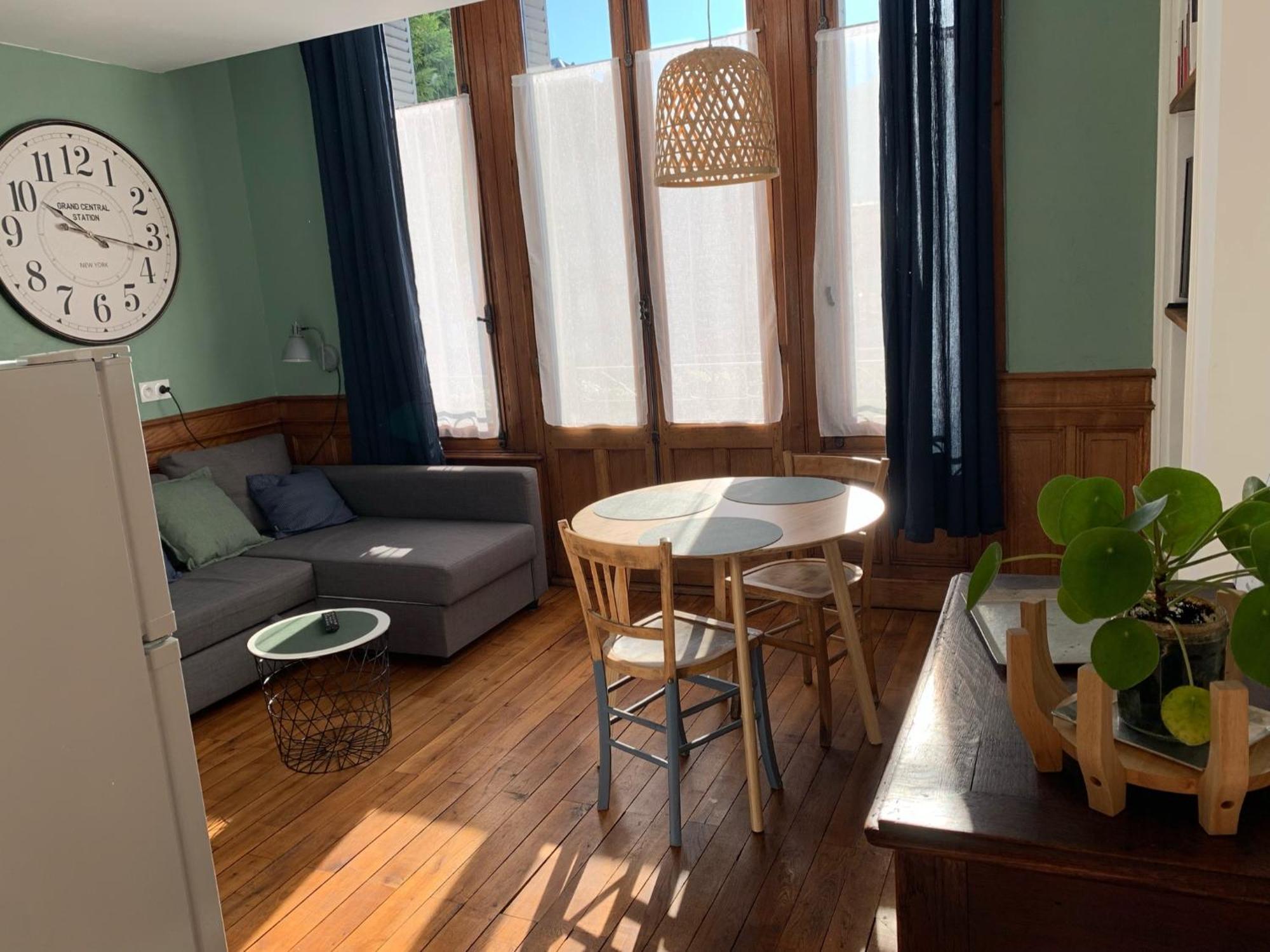A Deux Pas De La Gare, La Maison Rouge Albertville Bagian luar foto