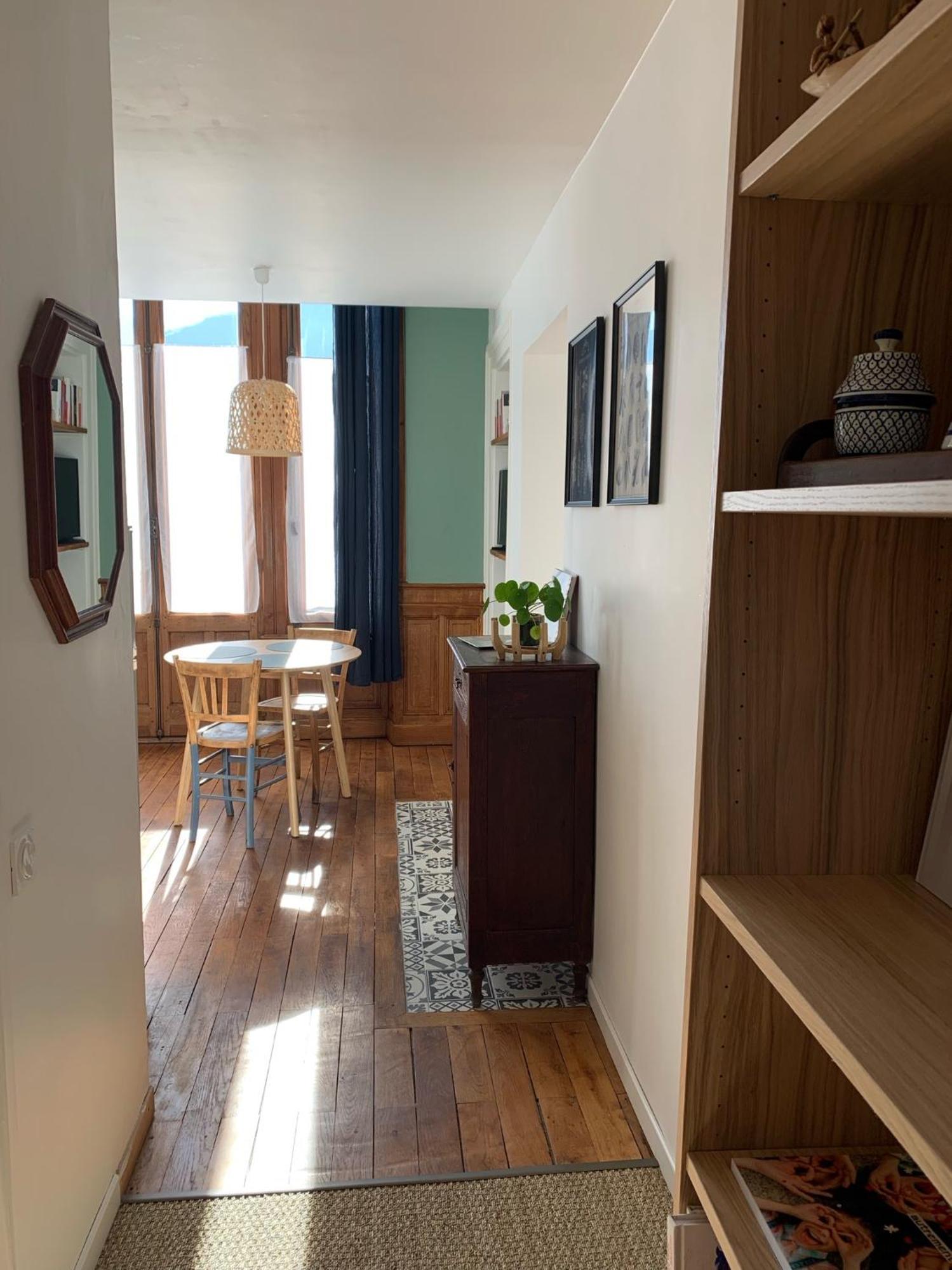 A Deux Pas De La Gare, La Maison Rouge Albertville Bagian luar foto